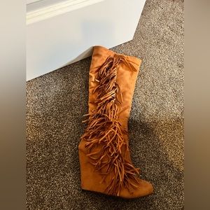 Caramel wedge fringed boot